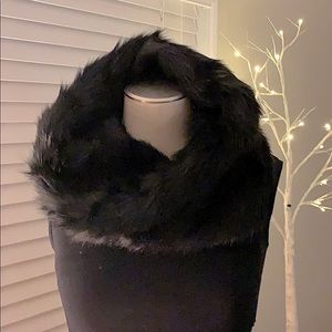 Ann Taylor Faux Fur Neck Gaiter EUC